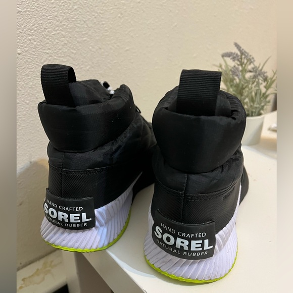 Sorel out and about Boot for women size 7 - Picture 4 of 10